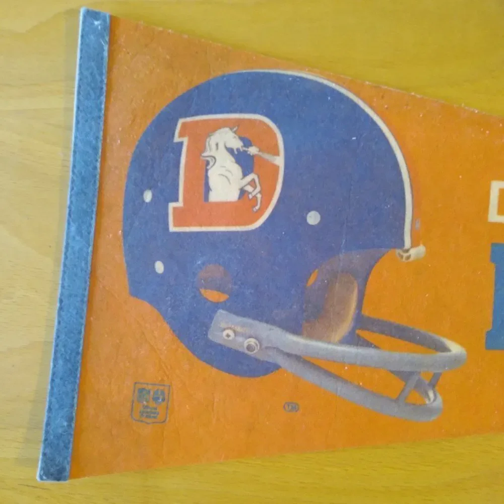Vintage NFL Denver Broncos Felt Pennant Flag 29